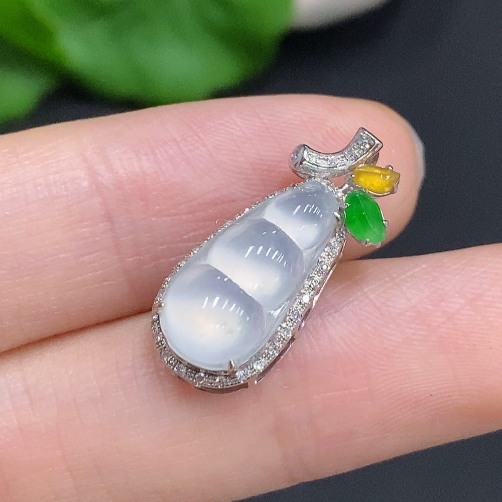 Jadeite Gourd Pendant with 18K Gold and Diamond Accents, Total Weight Approximately 2.2g