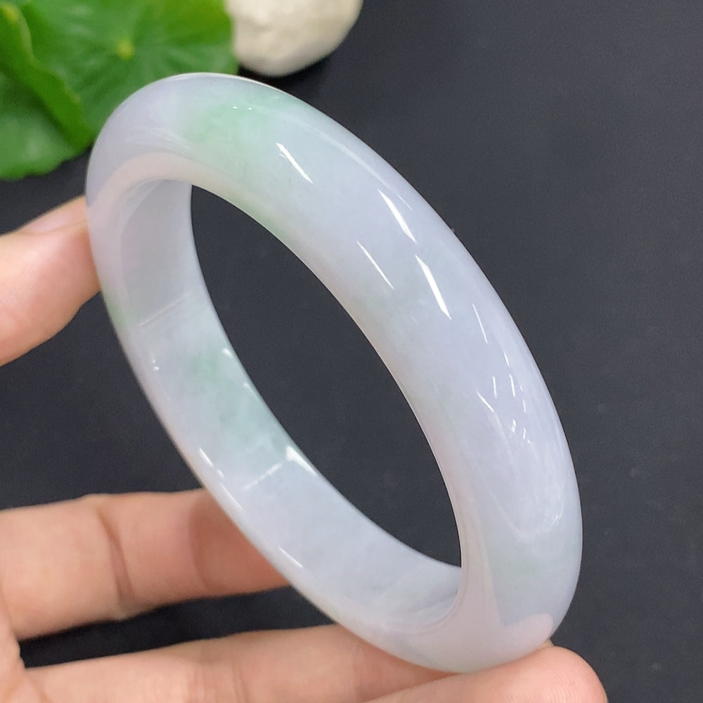 HKHQ jadeite round bangle, size 58.7, crafted from green jade with a smooth, polished finish and a total weight of 68.3g.