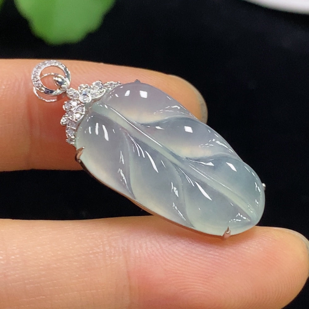 Jadeite leaf inlaid pendant with 18k gold and diamond accents, crafted by HUILIU HQ, weighs approximately 3.35 grams.