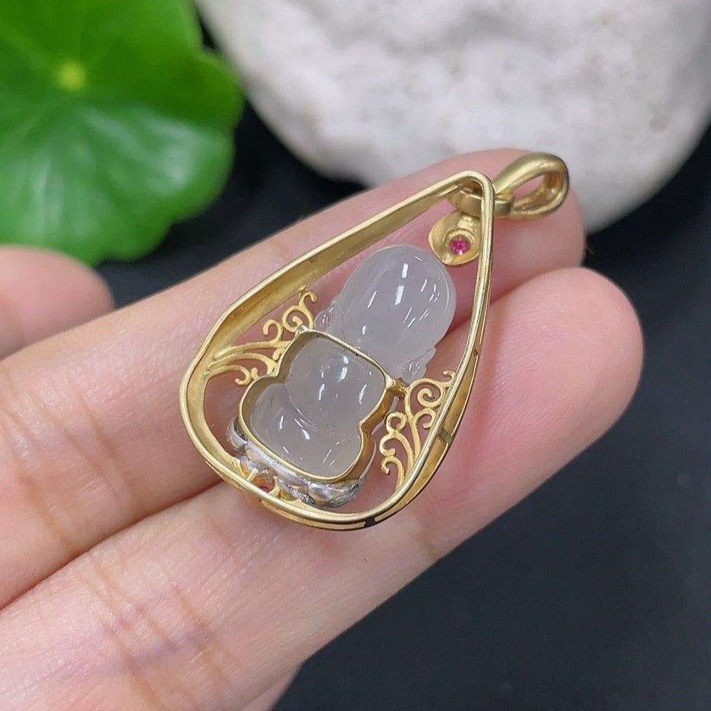 Jadeite Inlaid Pendant Inlaid with approximately 72% Au Total product weight approximately 4.42g