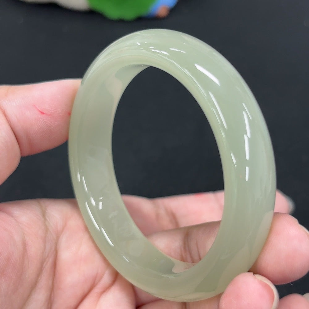 HKHQ Hetian Jade round bracelet, size 50.4, weighs approx. 48.4g, featuring smooth, polished jade beads.