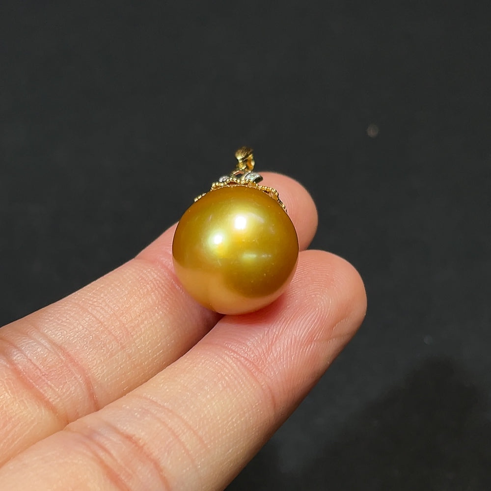 Seawater Pearl Pendant with 18K Gold, Approximately 14.6mm, Color Origin Undetermined, Accented with Diamonds