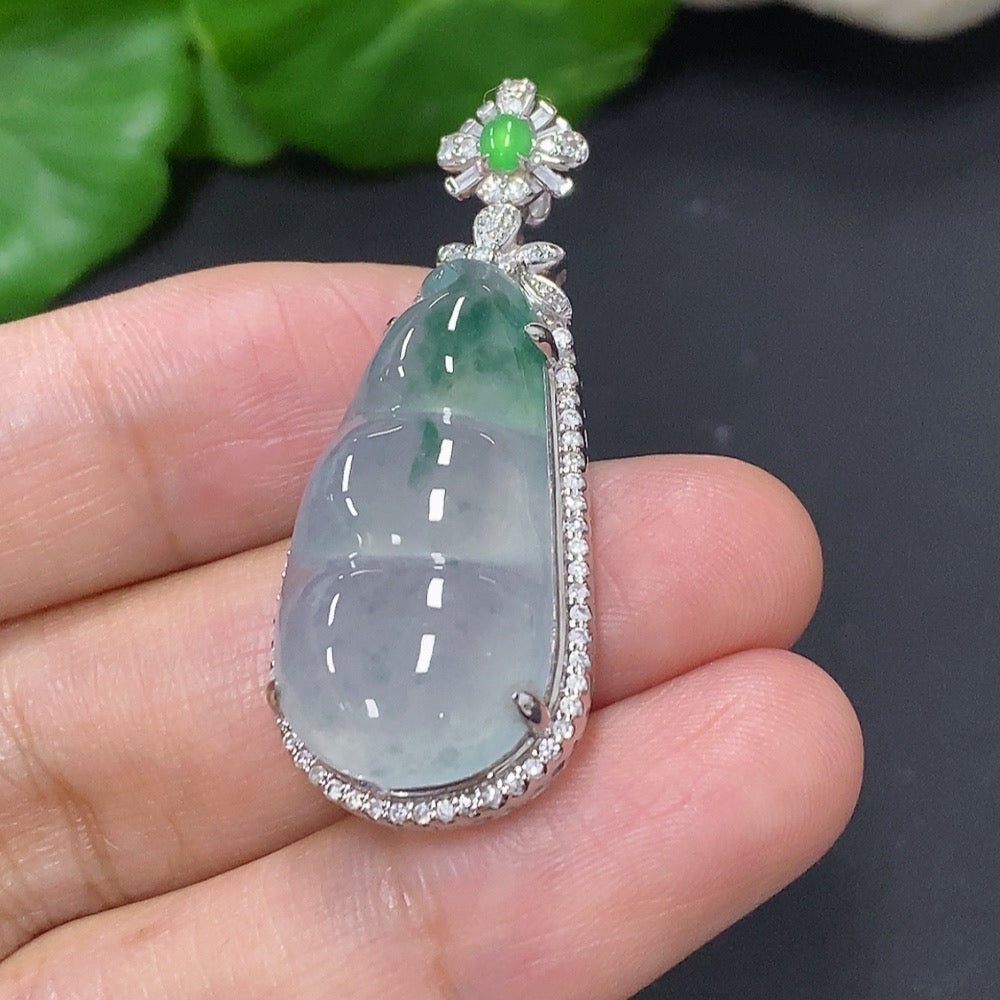 Jadeite Lucky Bean Pendant with 18K Gold, Total Weight Approx. 7.7g (Accented with Diamonds)