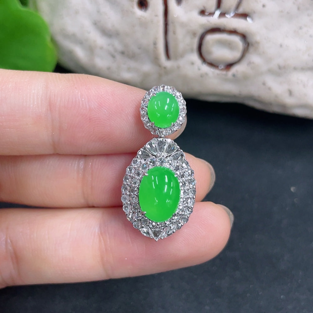 Jadeite Pendant 18k with Diamond Accents