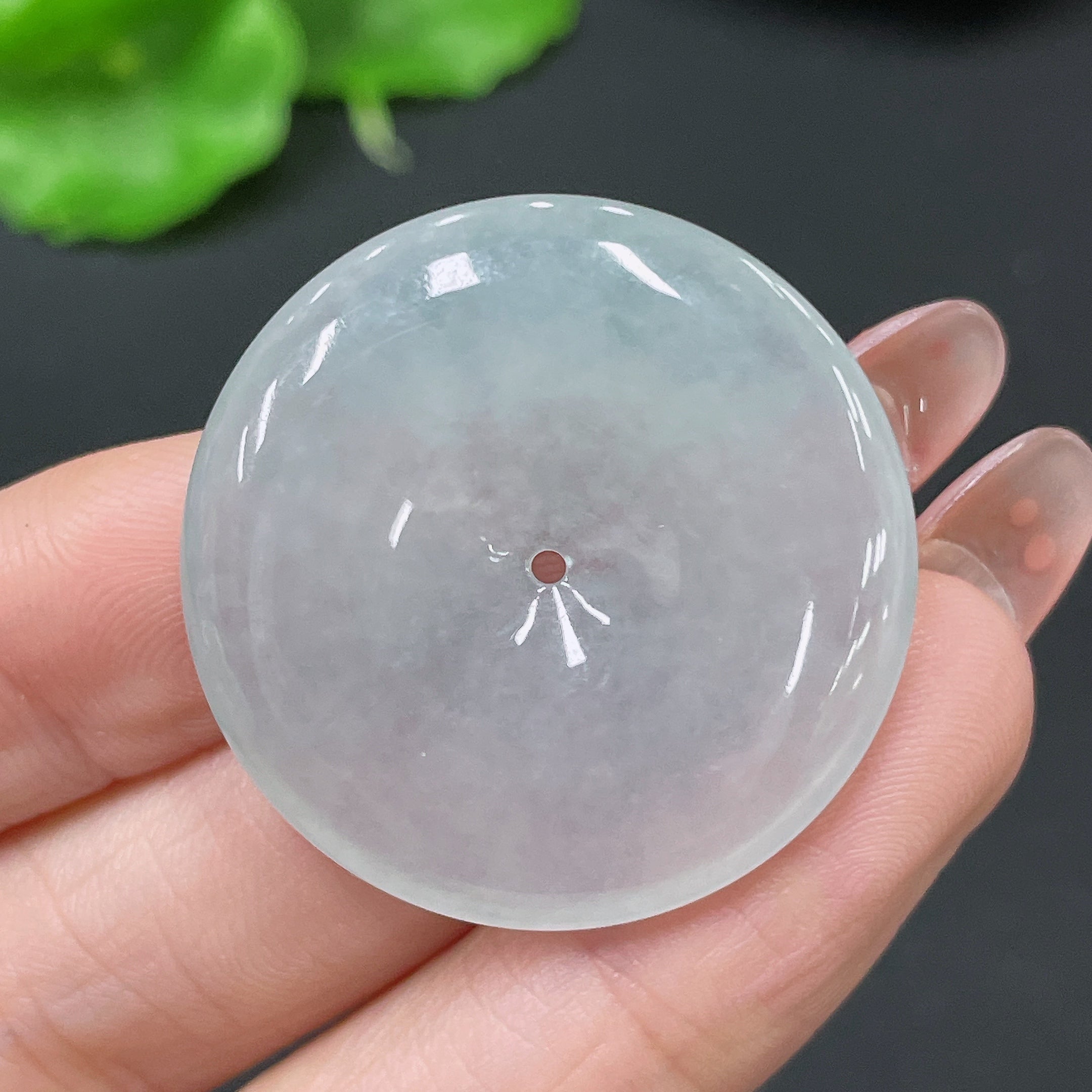 HUILIU HQ Jadeite pendant with peace knot design, weighing about 11.4g, showcasing smooth green jade stone craftsmanship.