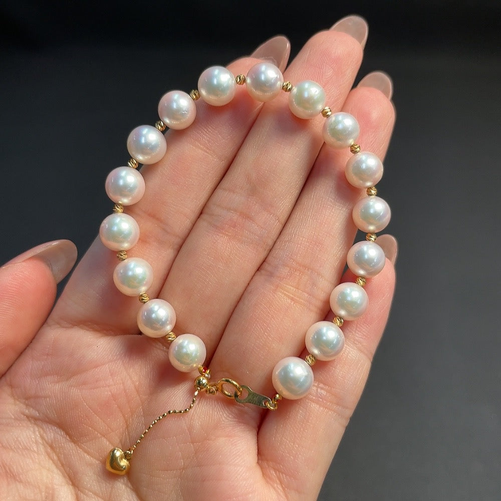 Seawater pearl bracelet with red marking on 18k gold string, featuring 7.1mm pearls, weighing approximately 10.15g.