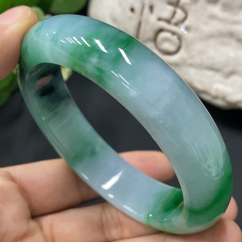 Jadeite Round Bangle 53.8 Loop Size