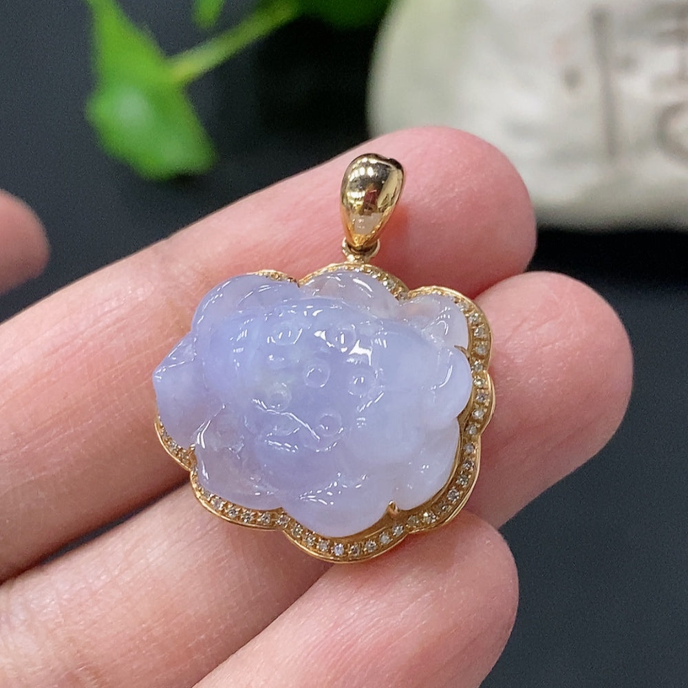 Jadeite Lotus Inlaid Pendant Set with Diamonds . | Huiliu Certified