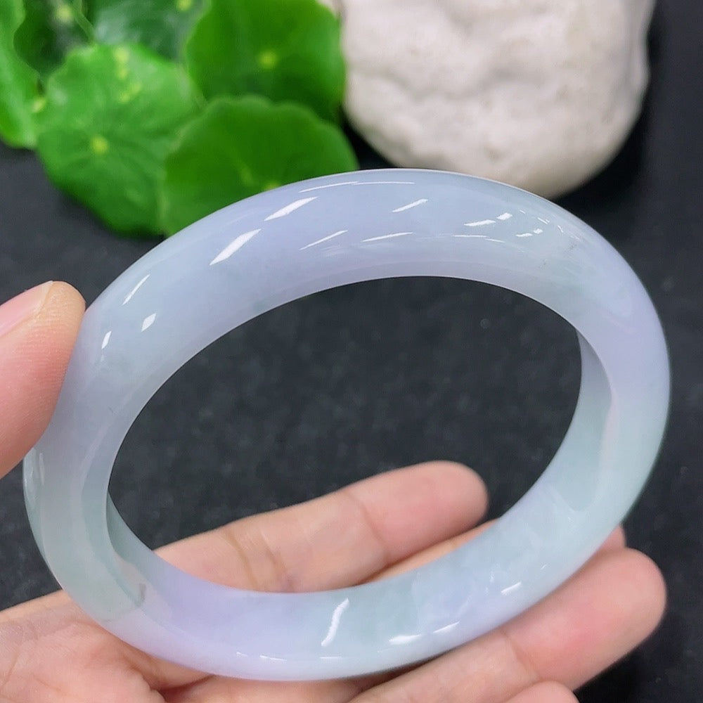 HKHQ jadeite round bangle with a 55g weight and size 57.9, showcasing smooth, polished jadeite surface on a neutral background.