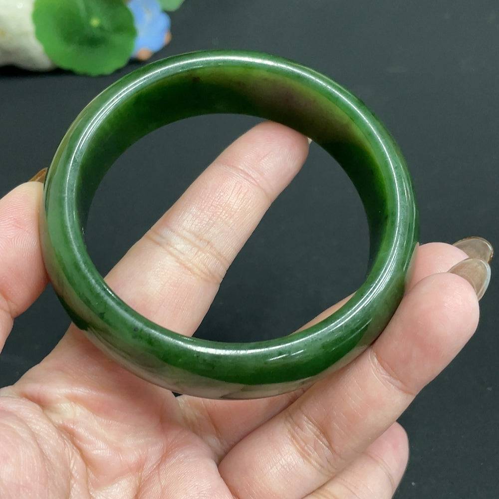 Huiliu Hetian Jade Jasper round bracelet featuring polished jade beads, certified by Huiliu HQ, on a neutral background.