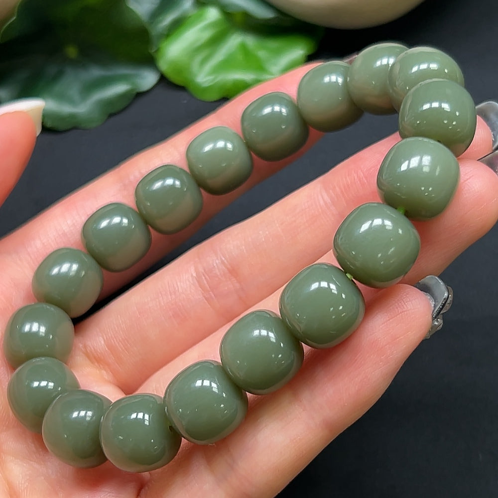 HKHQ Hetian jade bracelet with 11.8mm beads, weighing approximately 49.28g, showcasing smooth, polished jade stones.
