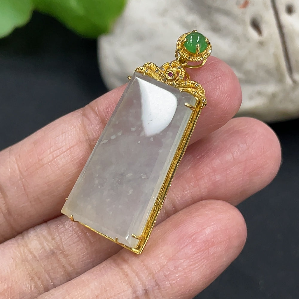 Jadeite Plain Pendant Necklace 18K Gold Setting with Diamond (Colorless)