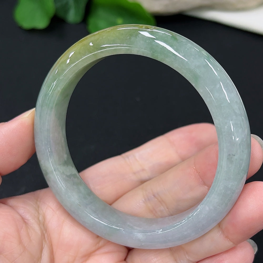 Jadeite round bangle bracelet in size 58, weighing 62.3g, featuring smooth green jadeite with polished finish.