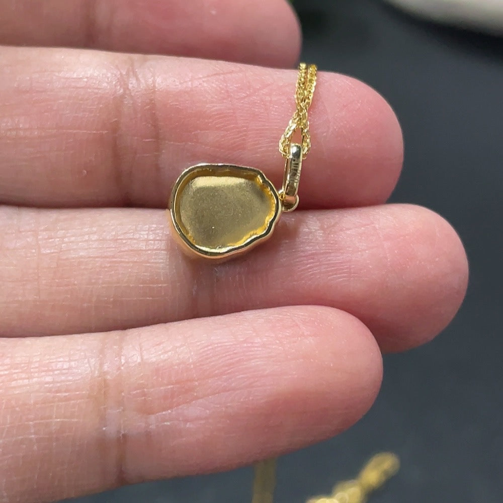 Jadeite Gourd Inlaid Pendant with 18K Gold Inlaid Main Body and Chain, Total Weight Approximately 2.4g