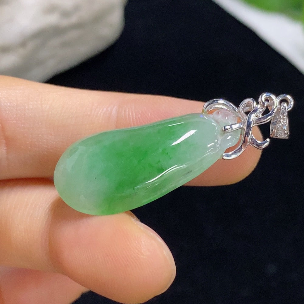 Jadeite Blessing Melon Pendant with 18K Gold and Diamond Accents, Total Weight Approximately 4.74g