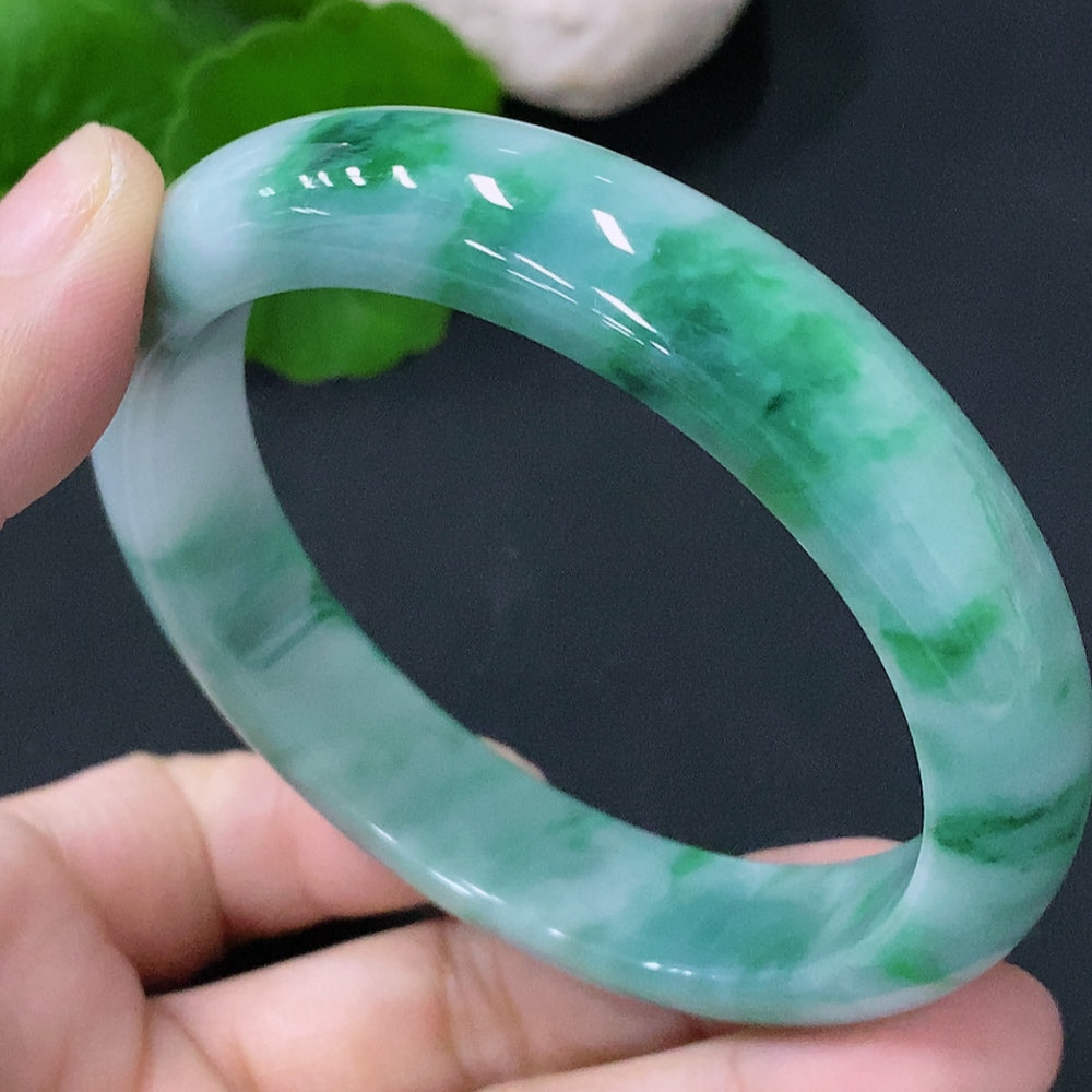 Pulsera redonda de jadeíta tamaño 57 Peso total aprox. 54,96 g