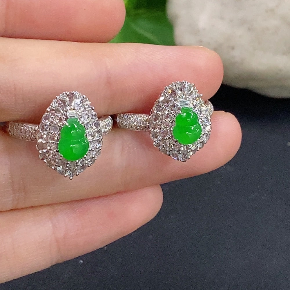 Jadeite gourd inlaid ring by HKHQ with diamonds, 18k gold, size 14, total weight 8.2g, detailed close-up of ring design
