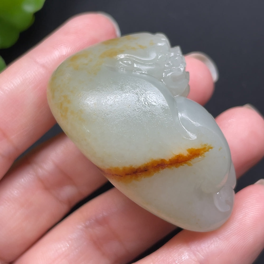 HKHQ Hetian Jade Pi Xiu pendant necklace, natural-colored jade, intricately carved, weighs approximately 48.33g.
