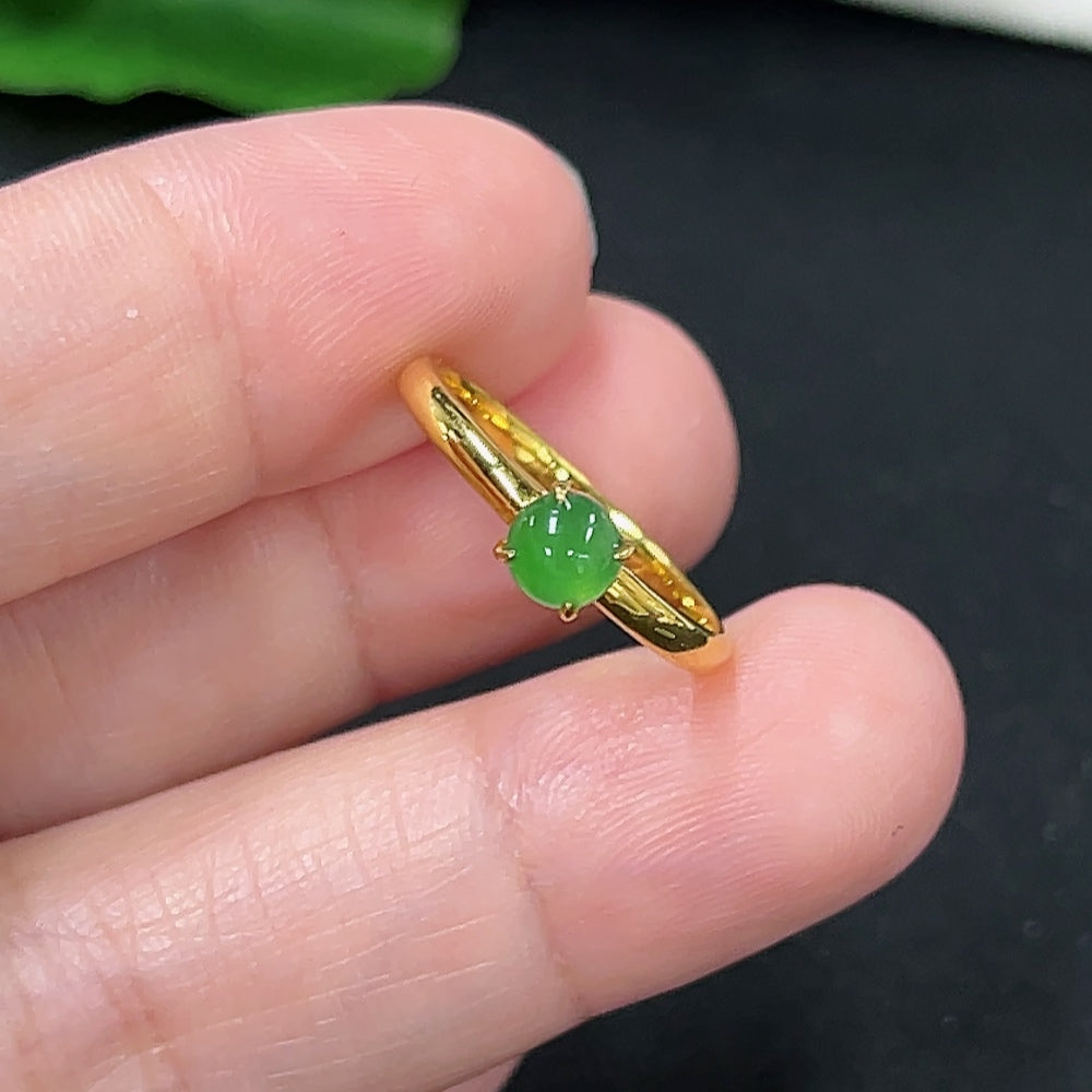 HKHQ jadeite inlaid ring featuring 18K gold, showcasing intricate craftsmanship and vibrant green jadeite in a detailed jewelry design.