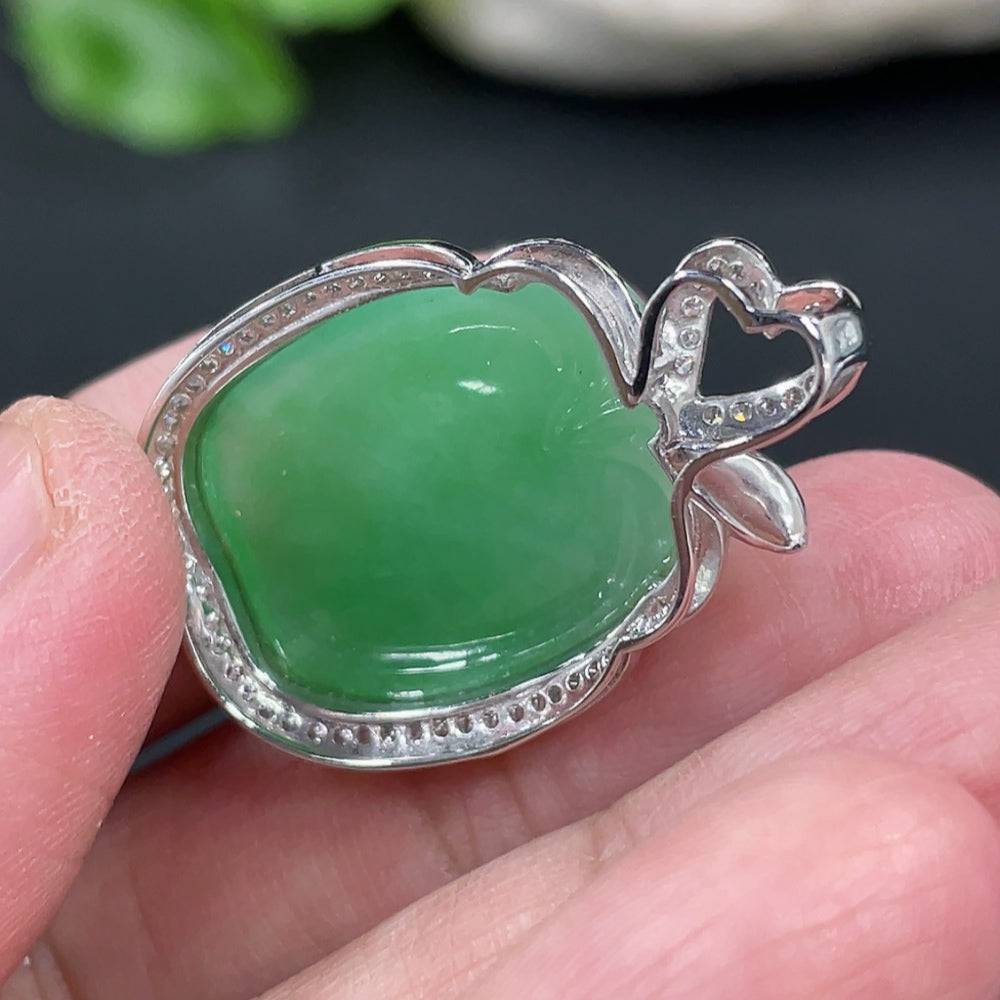 Huiliu Jadeite apple pendant set with diamond accents, featuring a polished jade apple charm and sparkling diamond details.