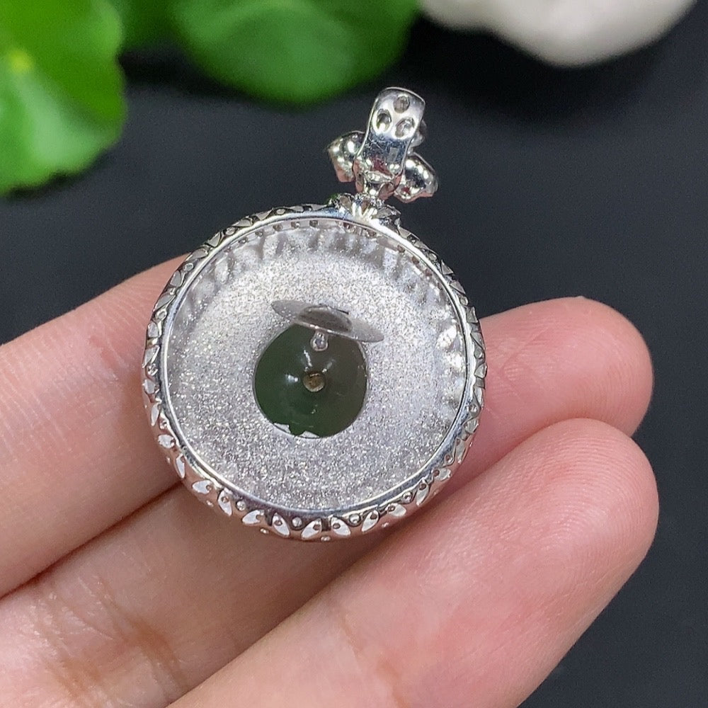 Jadeite Safety Buckle Inlaid Pendant 18K Gold Total Weight Approx. 8.4g