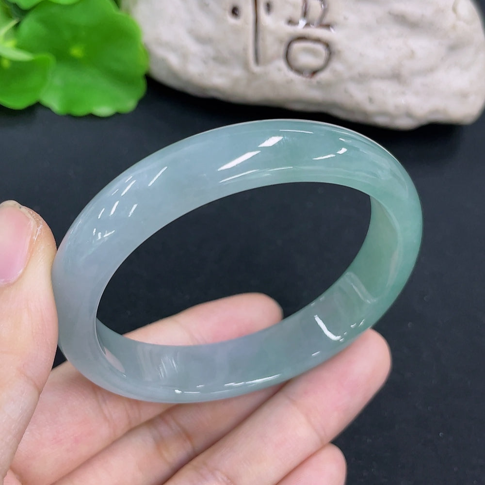 HKHQ jadeite Noble Consort bracelet with intricate design, weighing 41.1g, displayed in size 55.5/49, featuring green jadeite stones.