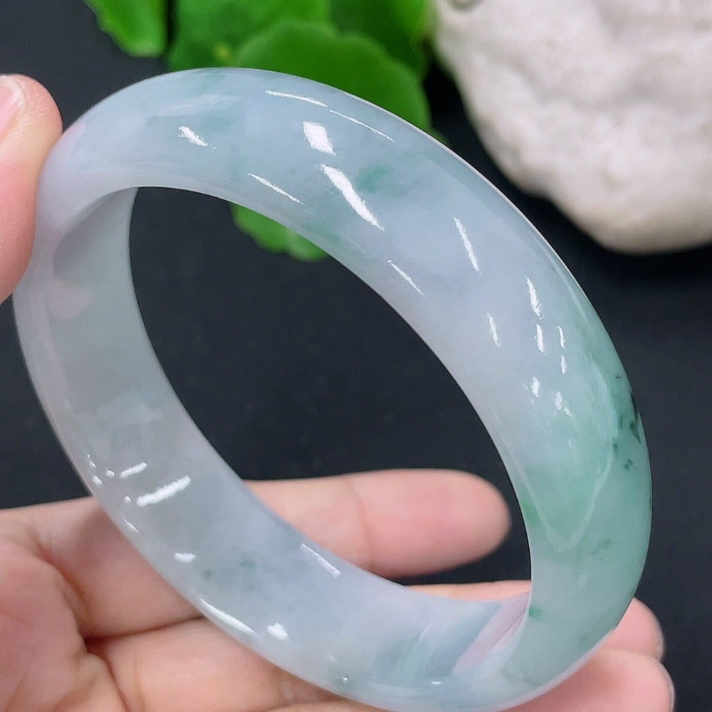 HKHQ jadeite round bangle, size 57.8, 62.2g, showcasing smooth, polished jadeite surface and elegant bracelet design.