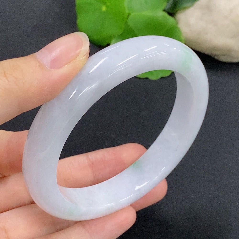 HKHQ jadeite round bangle, size 59.6, weighing 67.54g, showcasing smooth, polished jadeite jewelry with a glossy finish.