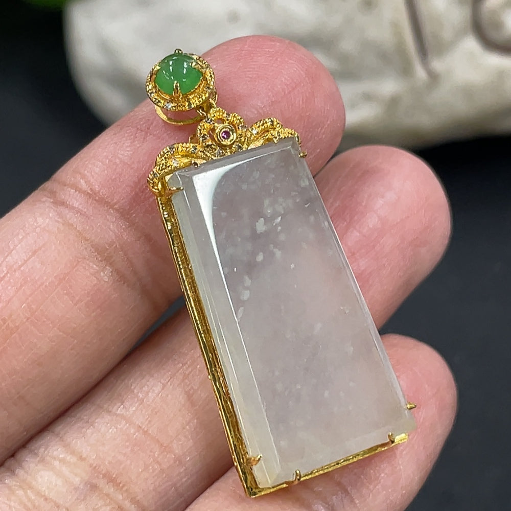 Jadeite Plain Pendant Necklace 18K Gold Setting with Diamond (Colorless)