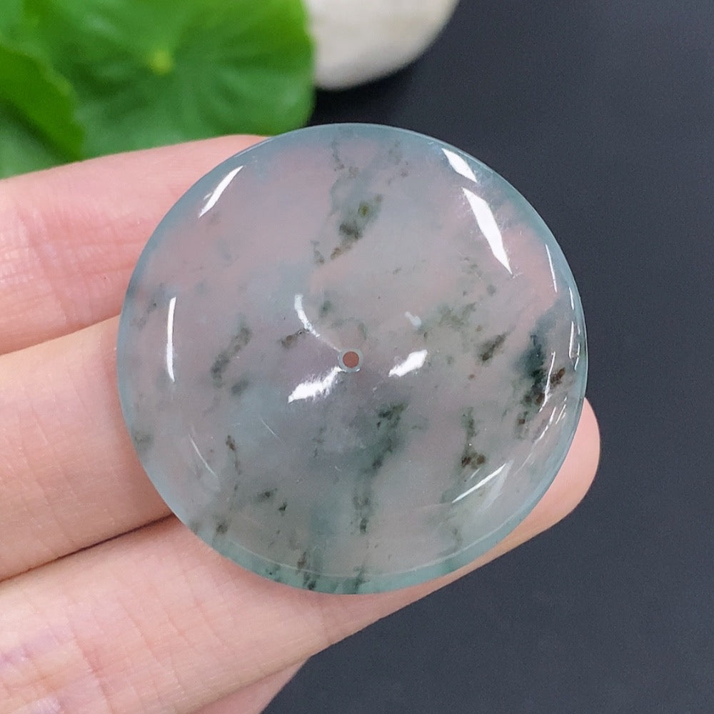 Jewelry Jadeite Peace Knot pendant from HKHQ showcasing smooth, polished jadeite with a graceful knot design.