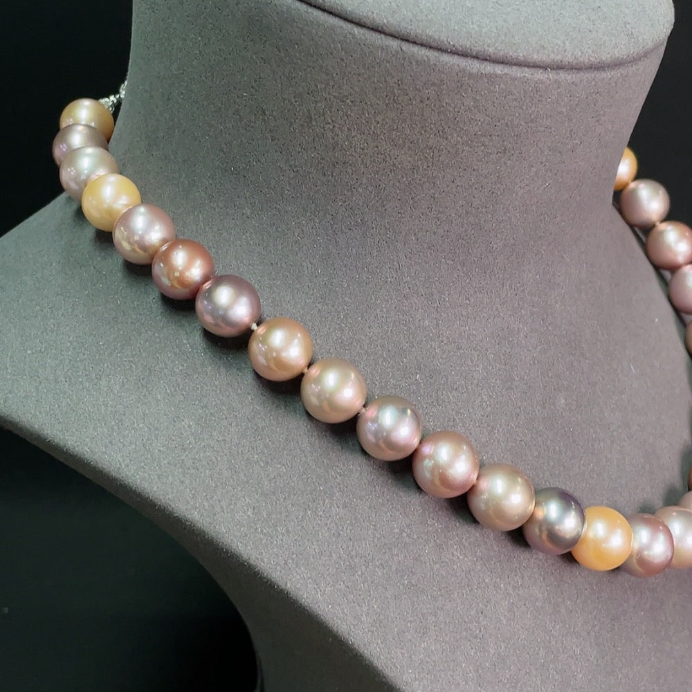 Elegant strand of non-gold pearls by HKHQ, showcasing lustrous white pearls arranged in a classic necklace style.