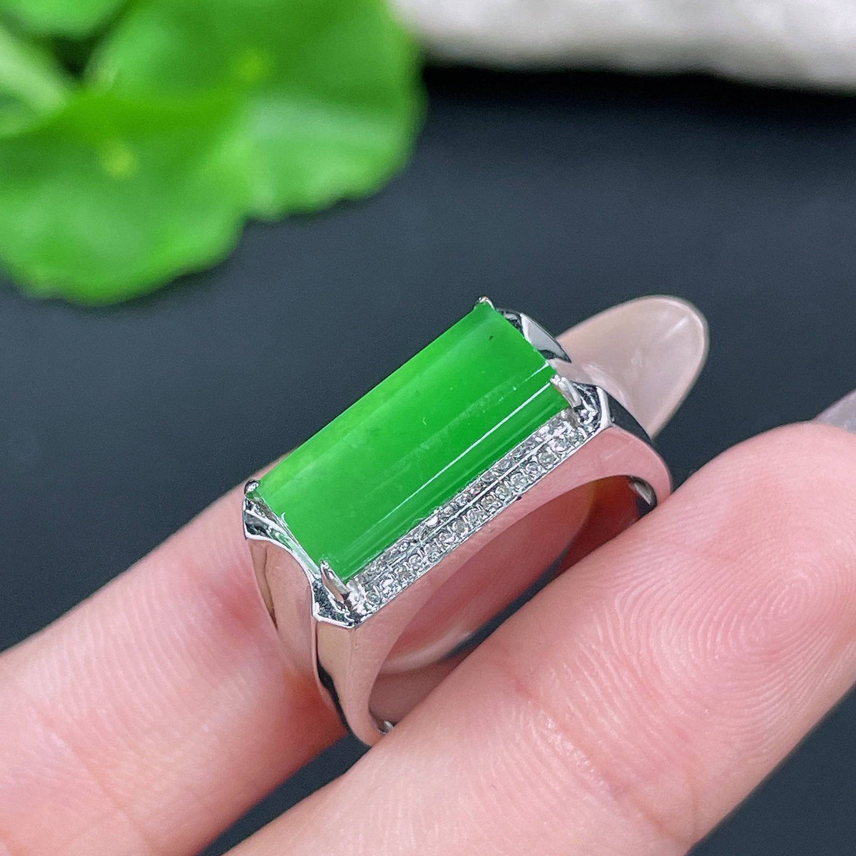 Huiliu Jadeite ring setting with diamond accent, crafted in elegant jade for a sophisticated jewelry piece