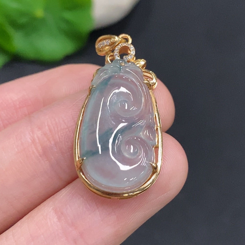 Colgante Ruyi de jadeíta oro 18k peso total aprox. 3.4g
