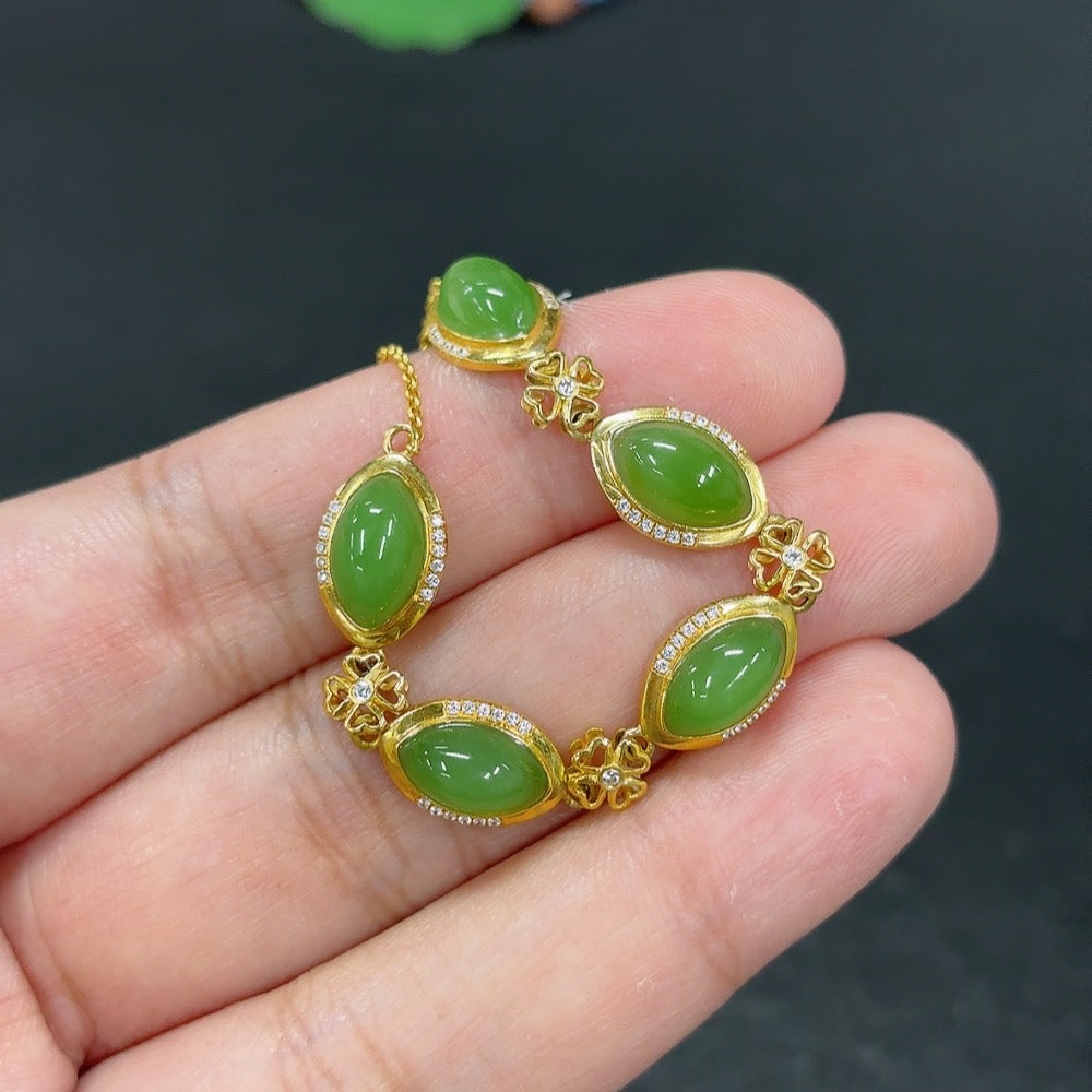 HKHQ Hetian Jade Jasper inlaid bracelet with 18k gold setting, weighs approximately 4.3g, non-diamond jewelry accessory