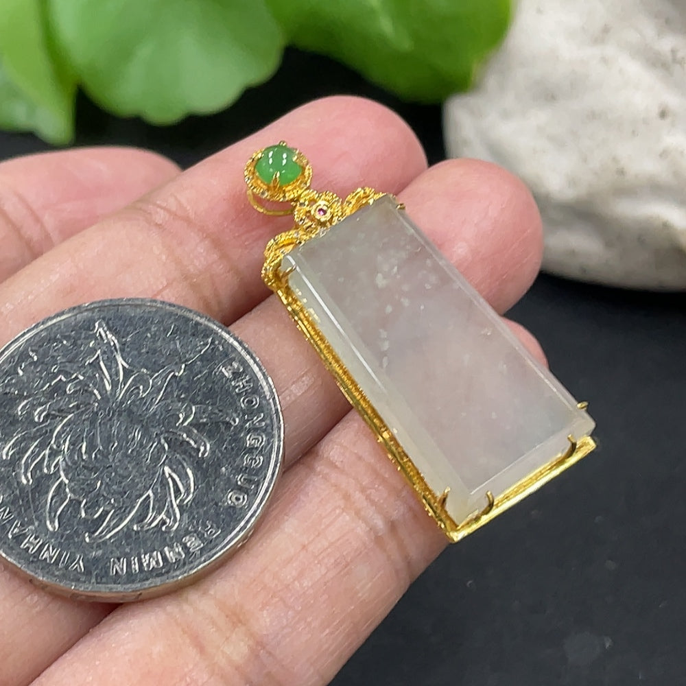 Jadeite Plain Pendant Necklace 18K Gold Setting with Diamond (Colorless)