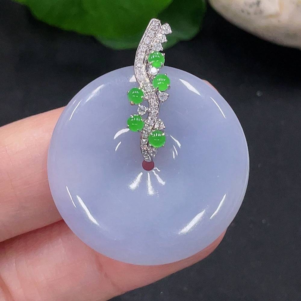 Jadeite safety buckle pendant with 18K gold and diamond accents, crafted by HUILIU HQ, weighing approximately 10.7 grams.