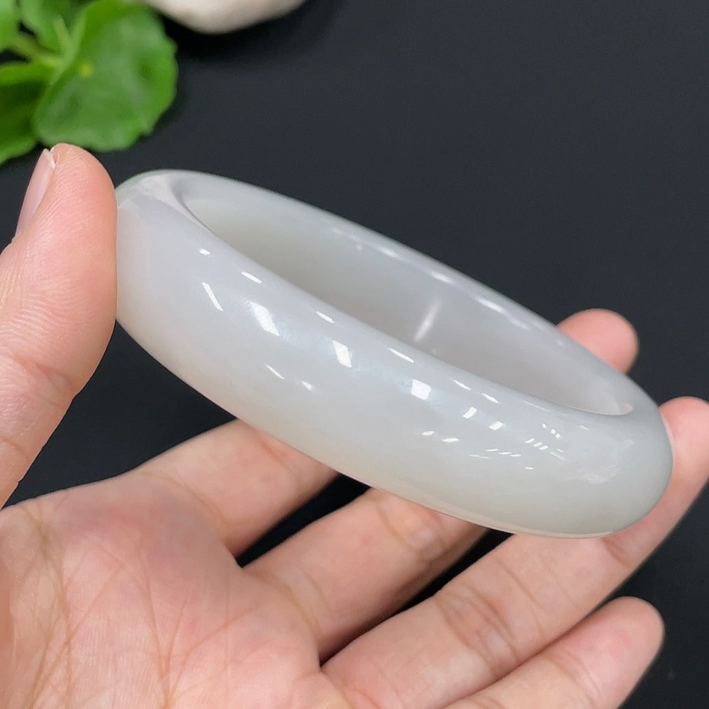 Hetian Jade Round Bracelet, Loop Size 59.6, Total Weight Approx. 81.3g