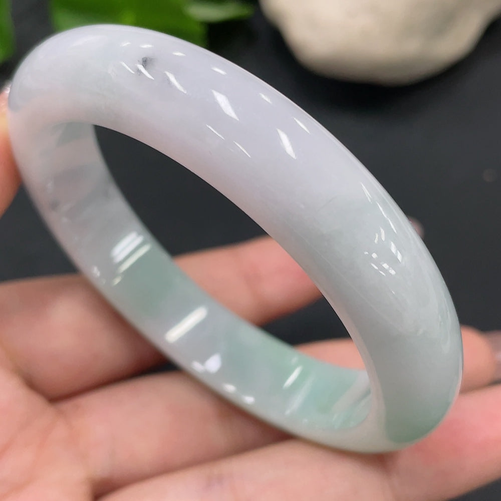 Jadeite regular bangle, inner diameter 54.3, total weight 53.327g