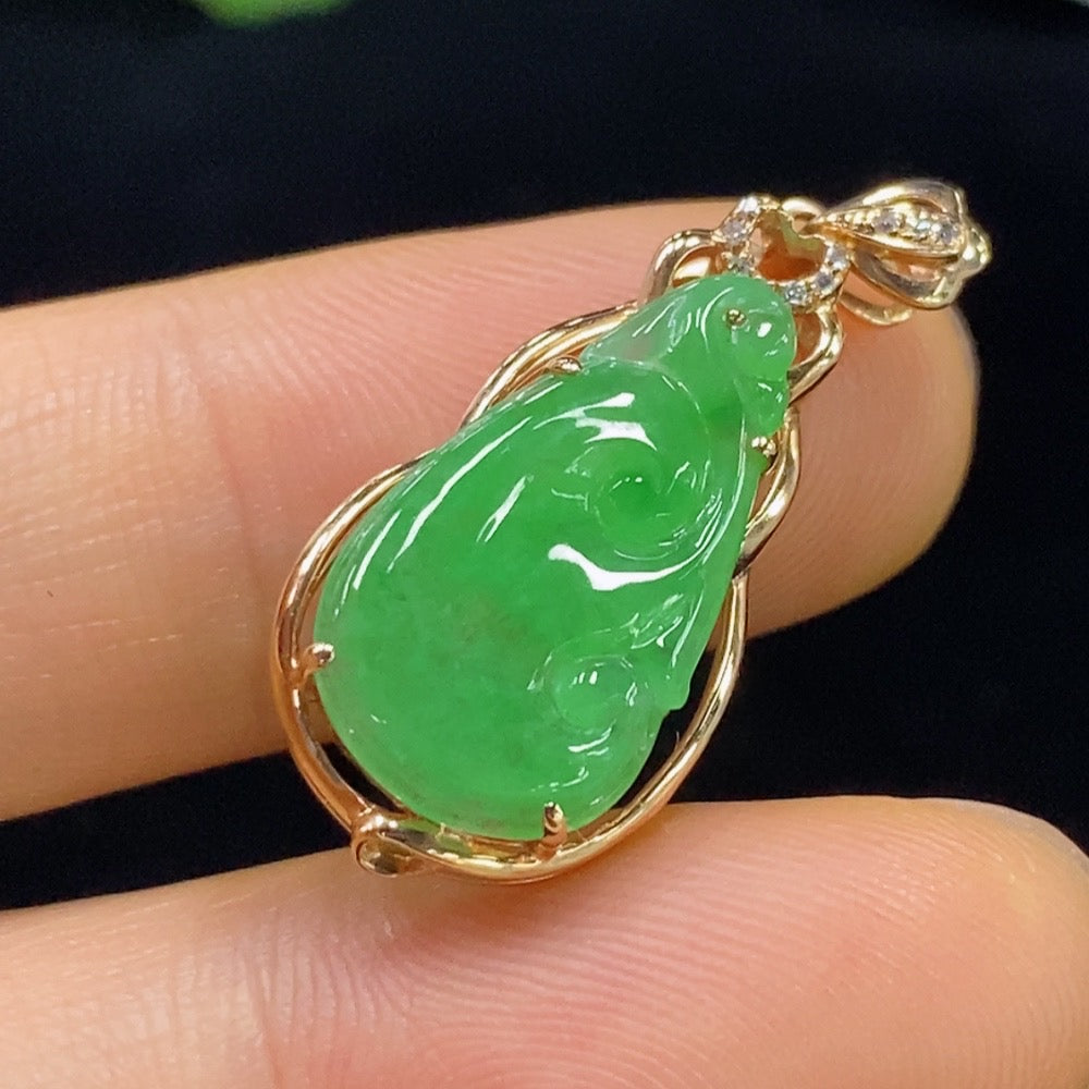 Colgante Incrustado Ruyi de Jadeíta con Oro de 18k y Acentos de Diamantes, Peso Total Aproximado 1.83g