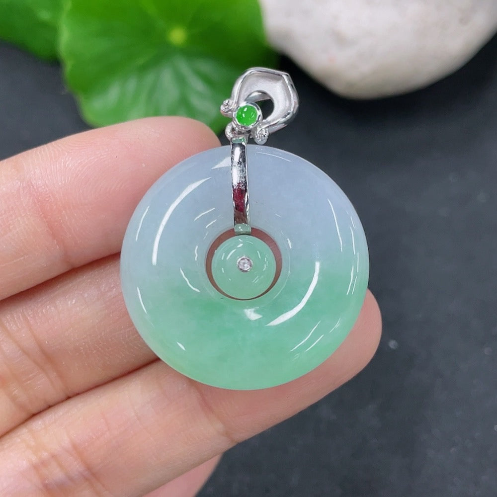 Jadeite pendant with mother-and-child buckle design, crafted from jade, weighing approximately 9.69g, by HKHQ.