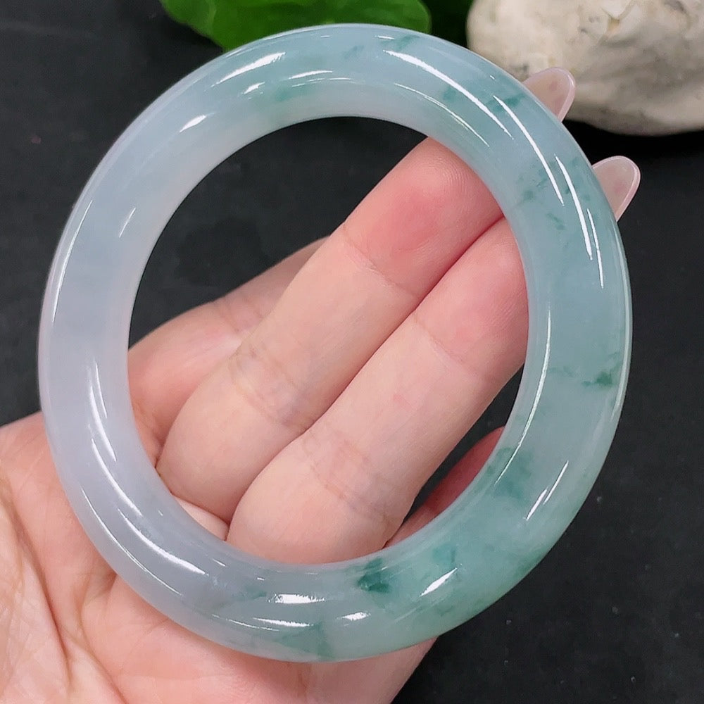 HUILIU HQ jadeite round bangle in size 56.8, showcasing smooth, polished jade surface with a total weight of 74.9g.