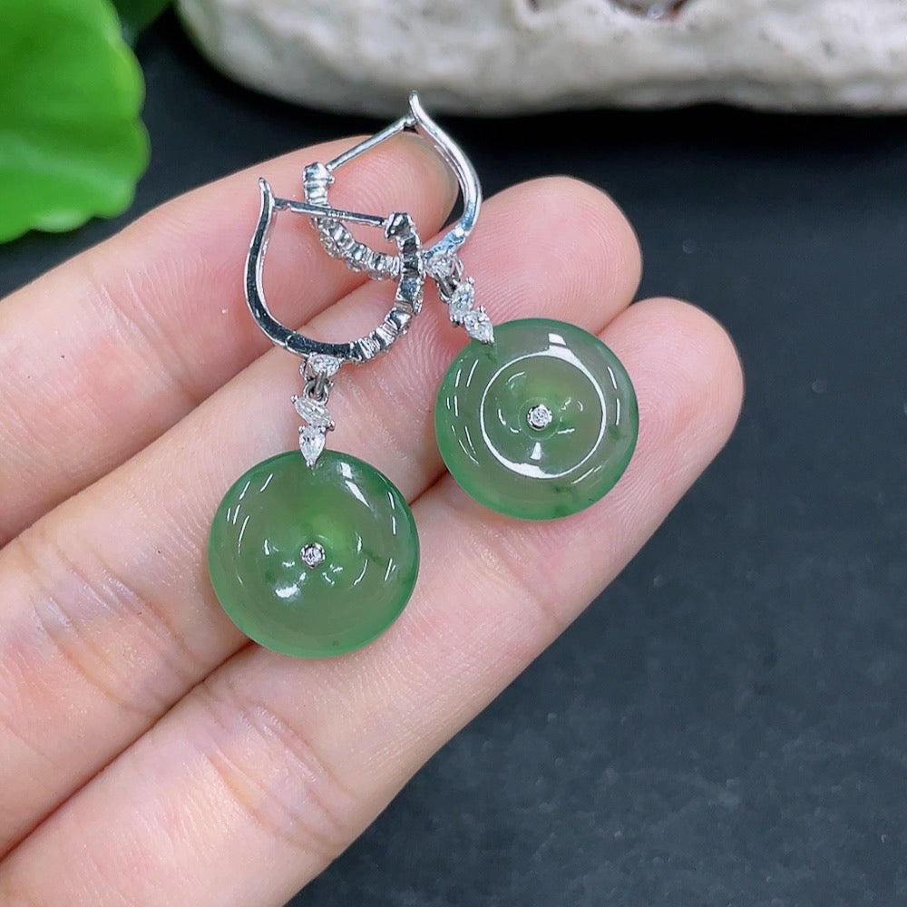 HKHQ Jadeite Peace Knot earrings in 18k gold with inlaid design, weighing approximately 5.14g, featuring elegant craftsmanship.
