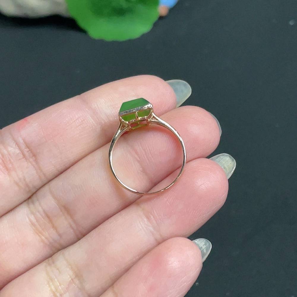 Hetian jade inlaid ring with 18k gold setting, size 14.5, crafted by HUILIU HQ, weighs approximately 1.8 grams.