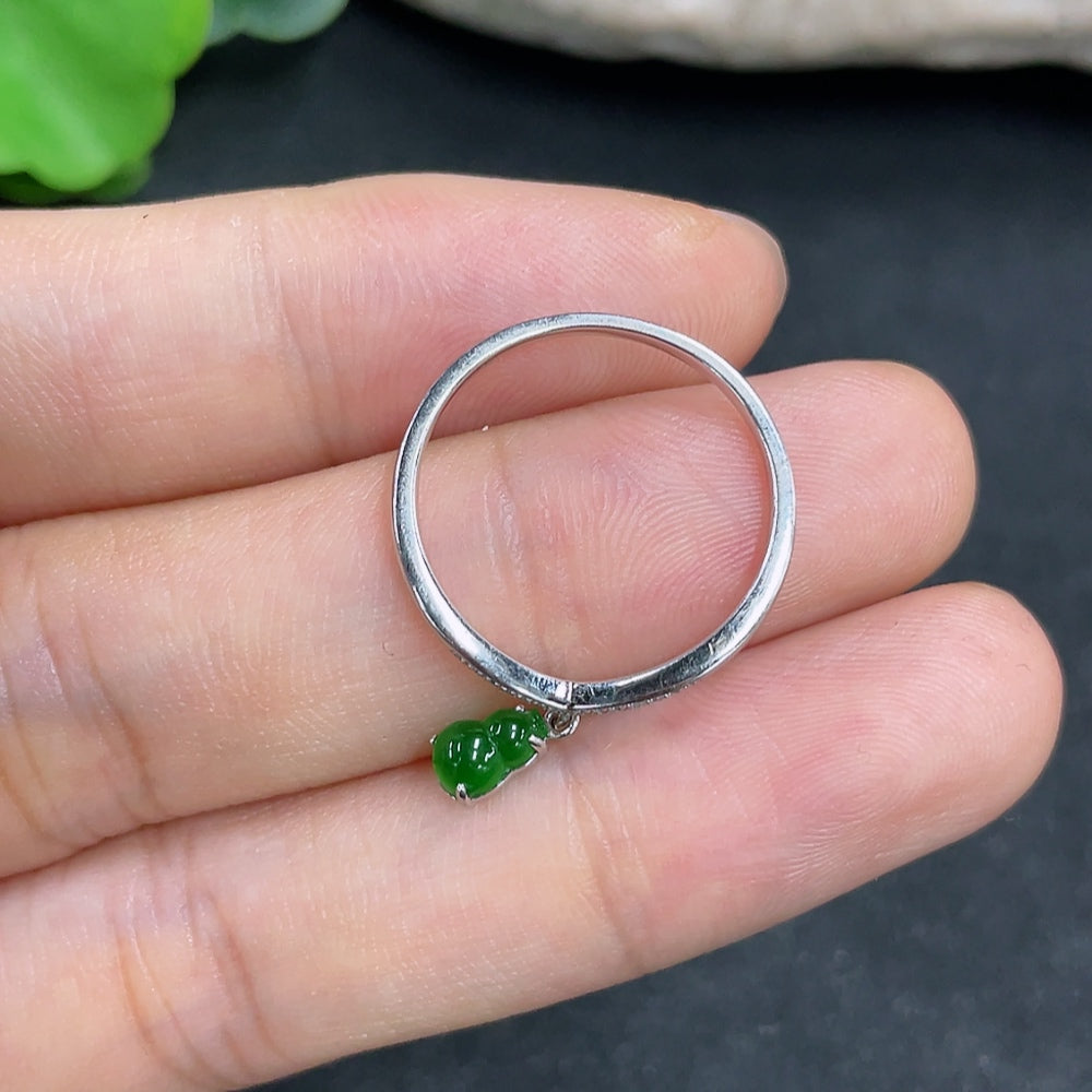 Jadeite Gourd Inlaid Ring 18k With Diamond