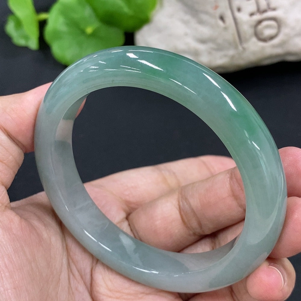 HKHQ jadeite round bangle in size 55.5 with a weight of 53.26g, featuring smooth, polished jadeite surface and classic circular design.