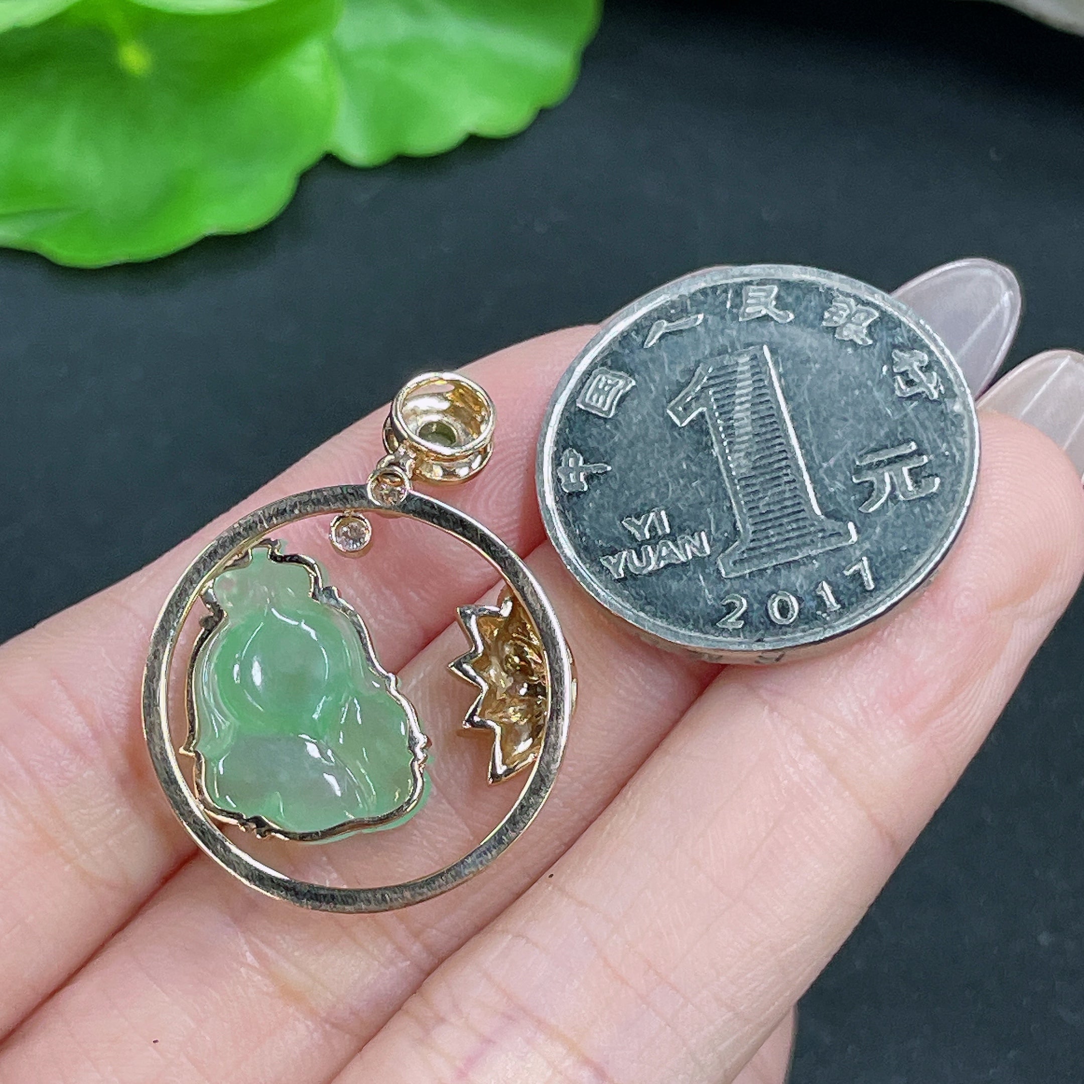 Jadeite Pendant 18k Gold Inlaid with Diamonds Total Weight Approximately 5.65g
