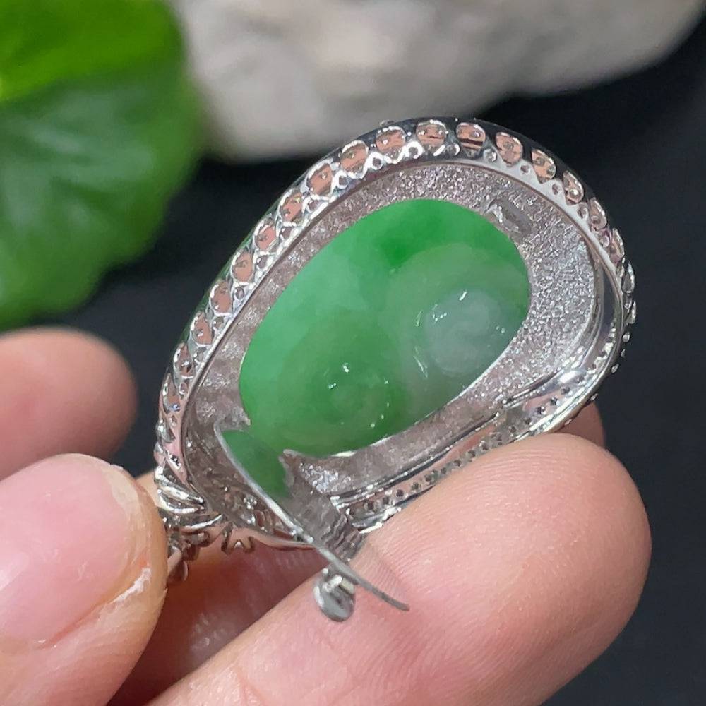 Jadeite Ruyi pendant in 18k gold with diamond inlays, weight approximately 6.17g, featuring intricate jade craftsmanship.
