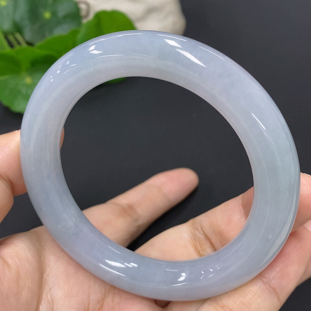 Huiliu Certified Jadeite round bangle showcasing smooth, polished green jade with a glossy finish.