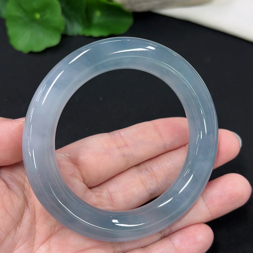 HKHQ jadeite round bangle bracelet, size 55.2, weighs 71.6g, showcasing smooth, polished jadeite with a glossy finish.