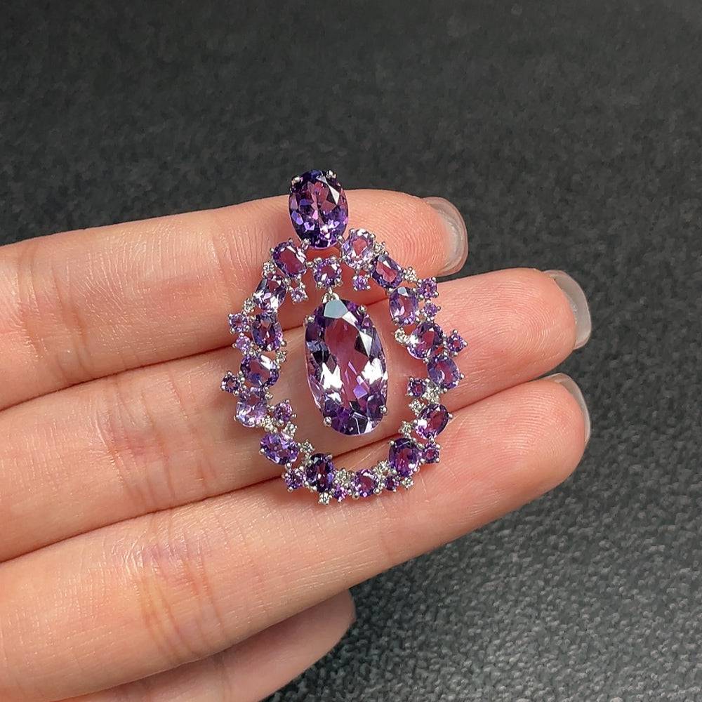 18K gold jewelry with gemstones from HUILIU HQ, weighing approximately 6.25 grams, featuring intricate gemstone settings.